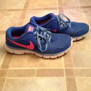 Women's Nike Flex royal blue tennis shoes size 8.5