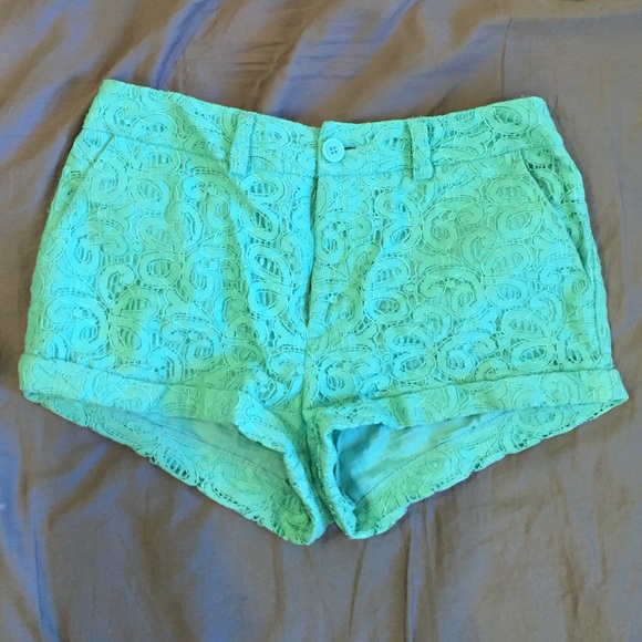 Forever 21 aqua lace design shorts