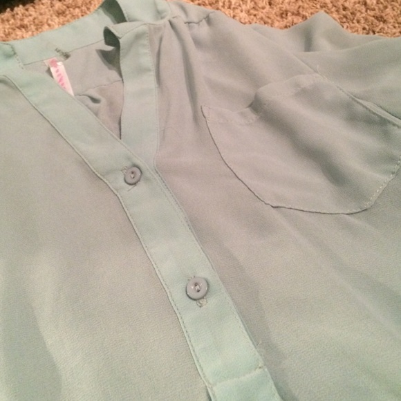 Sheer , half button down - Picture 2 of 3
