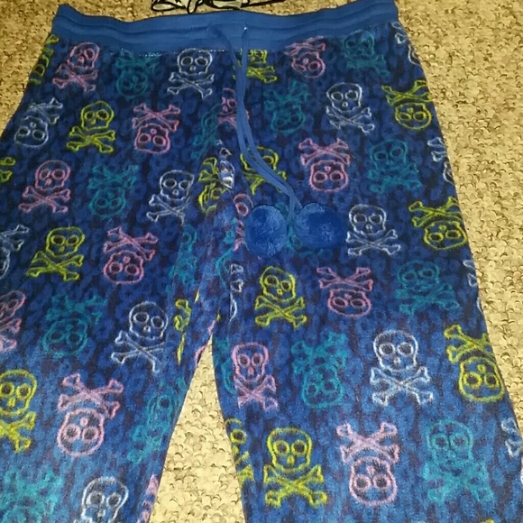 Pajama set - Picture 2 of 3