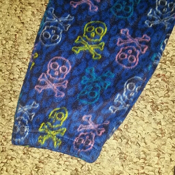 Pajama set - Picture 3 of 3