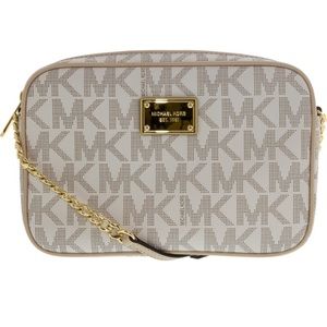 Michael Kors cross body bag. Last Chance! 😍