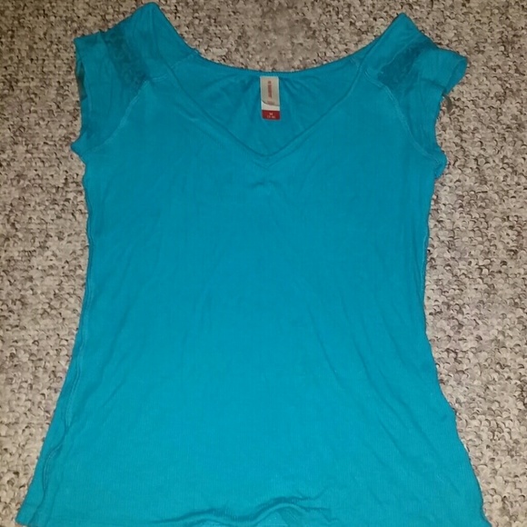 Cute teal top