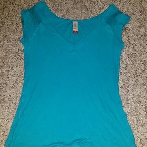 Cute teal top