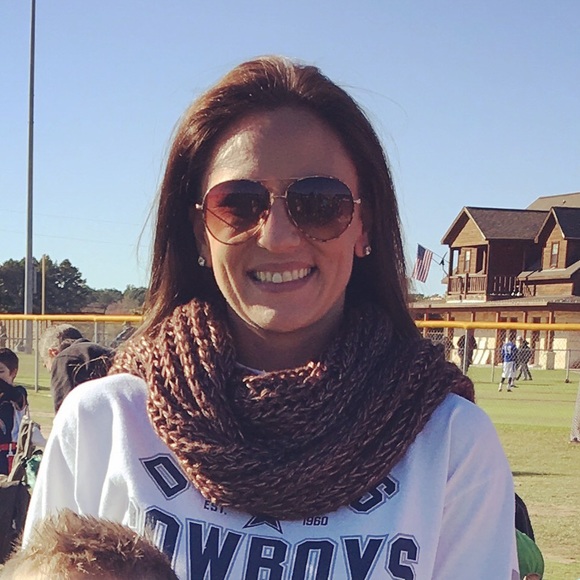 Meet your Posher, Tiffany - Picture 1 of 1