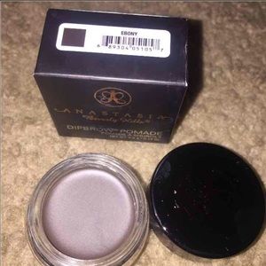 Anastasia Beverly Hills dip brow