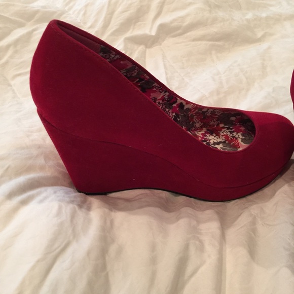 American Rag Red Wedge - Picture 2 of 3