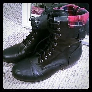 Combat boots