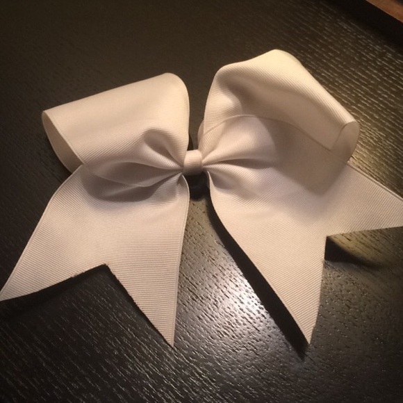 Cheer bow