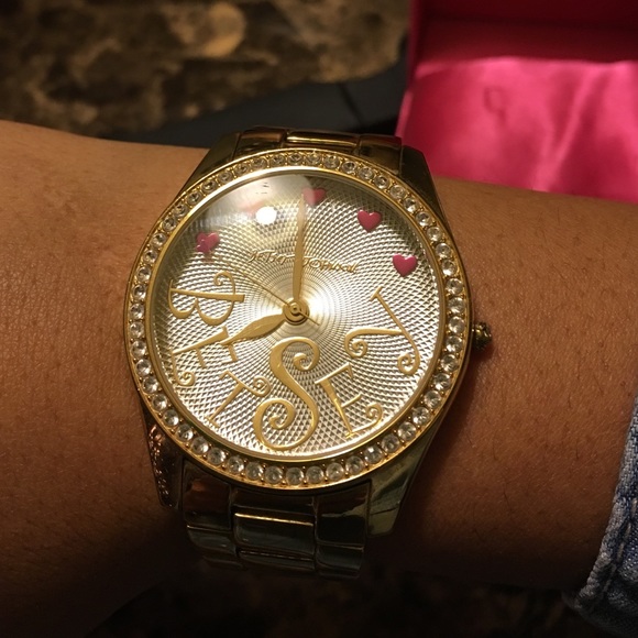 Watch 6 1/2 inch wrist no extra links