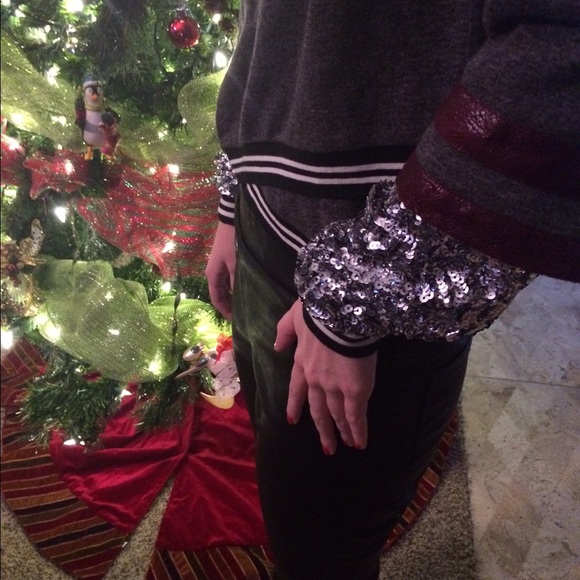 Party sweatshirt : with leather/sequins - Picture 2 of 4
