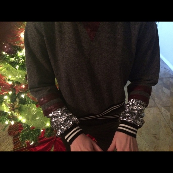 Party sweatshirt : with leather/sequins - Picture 3 of 4