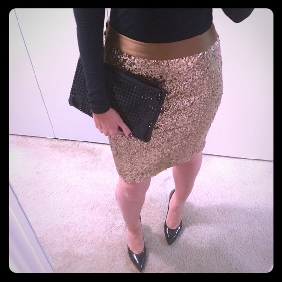Gold sequence skirt🍾