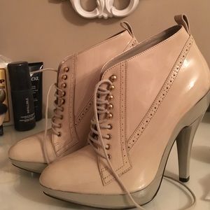 Nude Burberry heels size 38.5