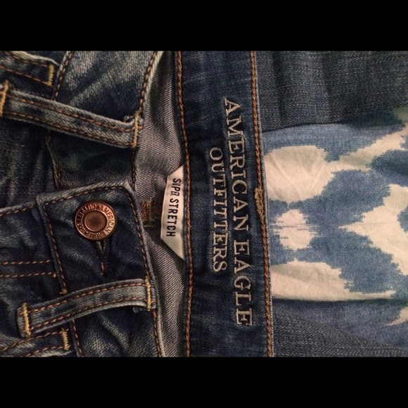 American eagle medium wash ripped jeans