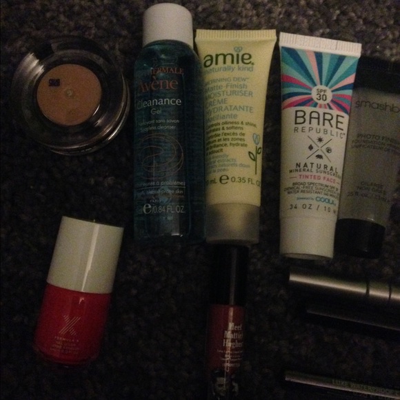 Makeup bundle - Picture 2 of 3