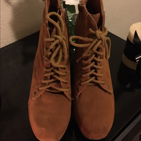 Tan Platform Booties❤️ - Picture 2 of 4
