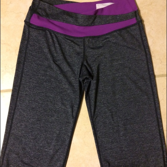 Lululemon gray and purple Knee length Capri
