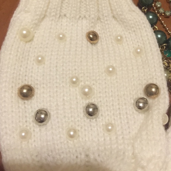 Mittens - Picture 2 of 2