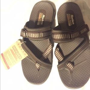 8- Sketchers NWT Reggae Sandals