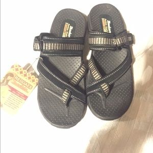 8- Blk Sketchers NWT Sandals