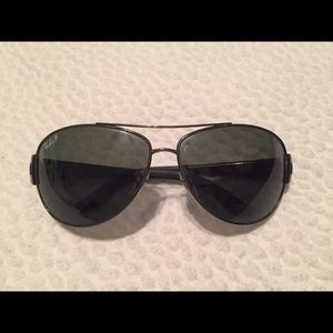 Unisex polarized ray bans.