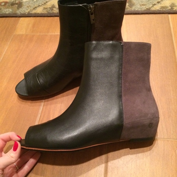 SALE!! 🎉Two toned, open-toe booties