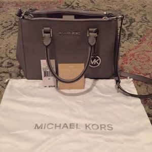 Michael Kors Bags - Michael Kors Sutton Pearl Grey Michael Kors Bags - Michael Kors Sutton Pearl Grey