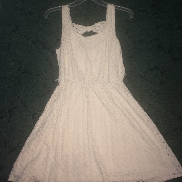 cream lace dress😍