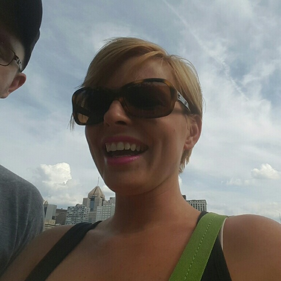 Meet your Posher, Lizzy - Picture 2 of 2