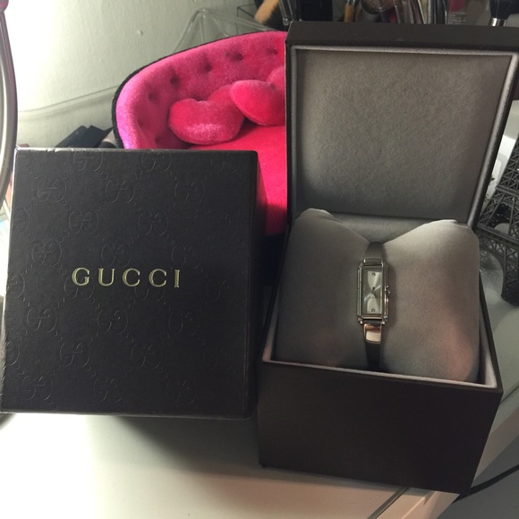 🎉🎉🎄🎄AUTHENTIC lady GUCCI  watch...SALE...🎄