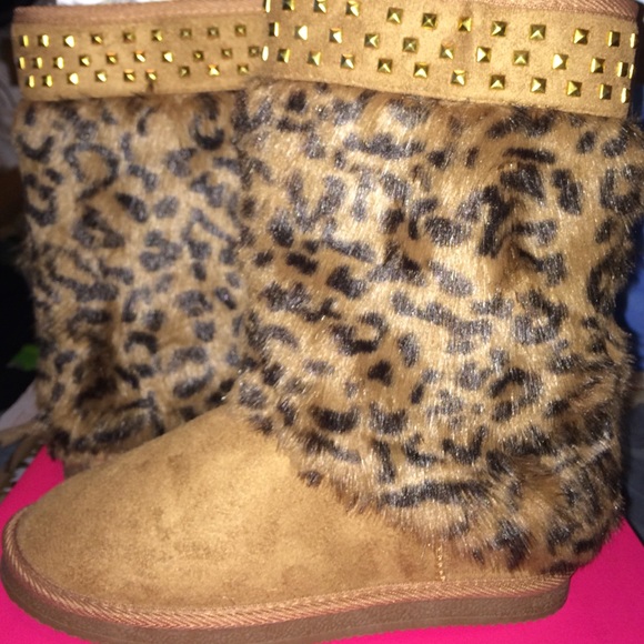 JustFab Shoes - HOLD for @vyonnelovesmatt❌Print Boots