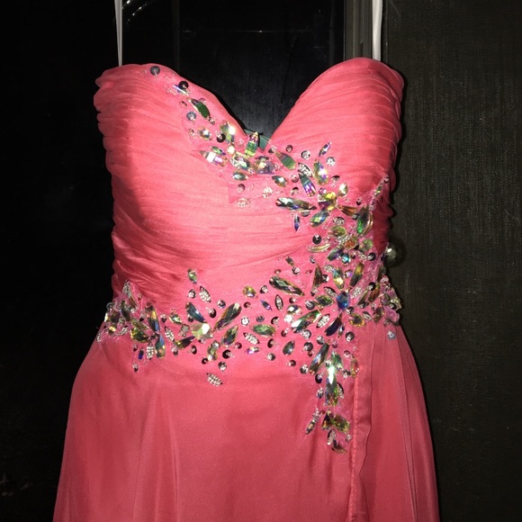 Prom dress - Picture 1 of 4