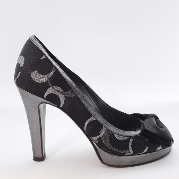 Coach Black Pumps Logo With Bow