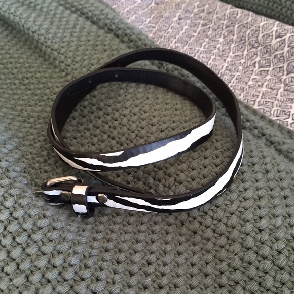 URBAN OUTFITTERS  black zebra belt
