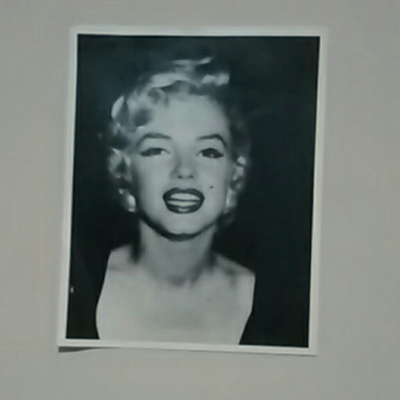 Marilyn Monroe - Picture 1 of 1