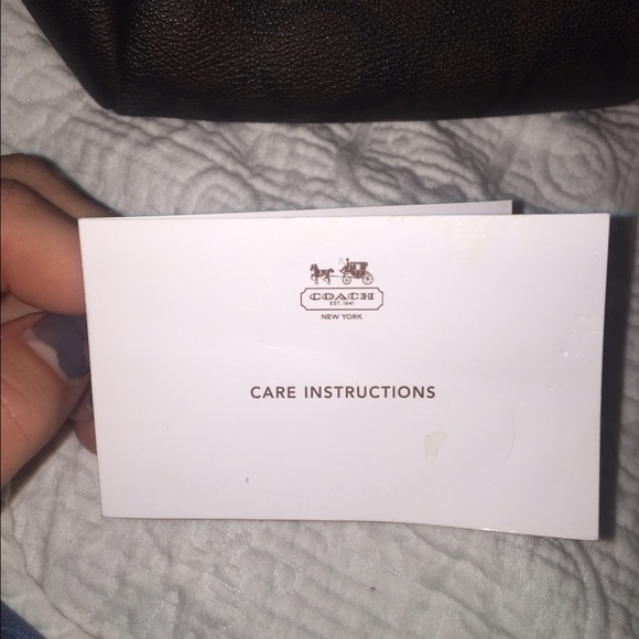 (Selling for 115 of Merc.!!) COACH PURSE - Picture 3 of 4