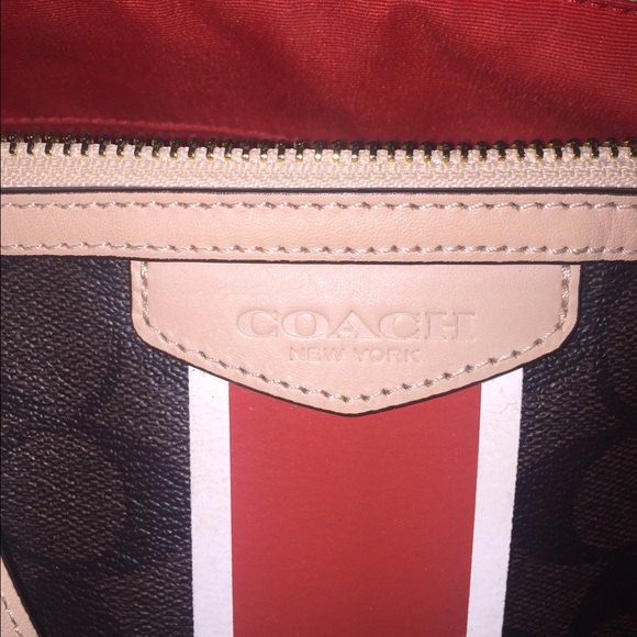 (Selling for 115 of Merc.!!) COACH PURSE - Picture 4 of 4