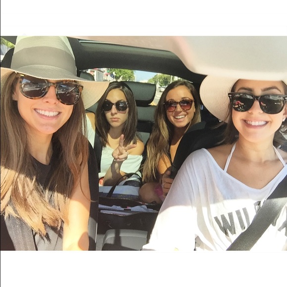 Meet The Posher, Claire - Picture 3 of 4