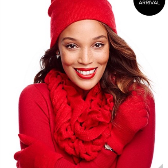 New & company Ruffled scarf, hat, gloves gift set