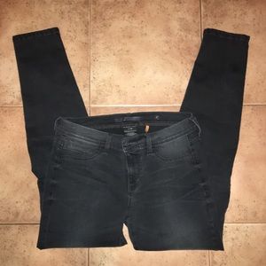 🆕Black skinny low rise jeans with envelope knees!