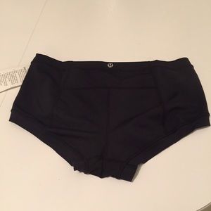 NWT Lululemon hot yoga ("Eagle") shorts