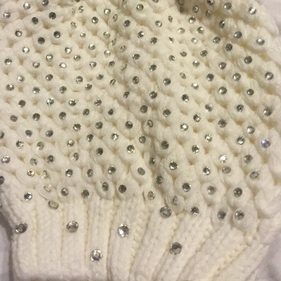 Knitted hat with rhinestones and pom pom 🌸🌸🌸 - Picture 2 of 3