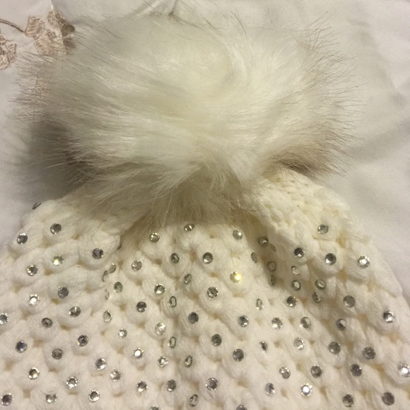 Knitted hat with rhinestones and pom pom 🌸🌸🌸 - Picture 3 of 3