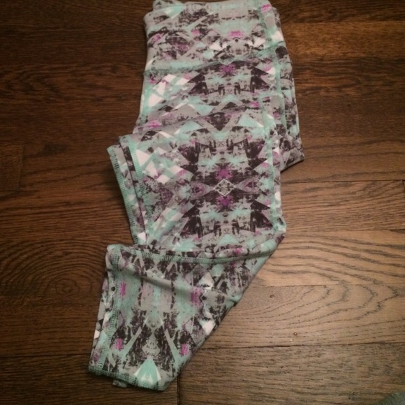 Soft, like-new Athleta capris!