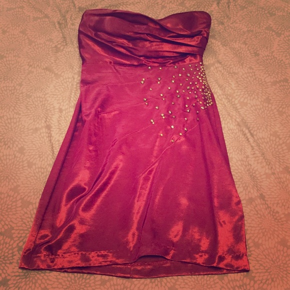 Small Burgundy Strapless dress