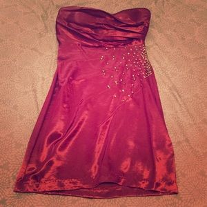 Small Burgundy Strapless dress