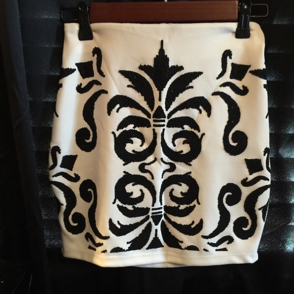 Sequenced skirts size S