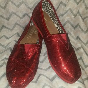 TOMS!!! LIKE NEW!! Only worn once.