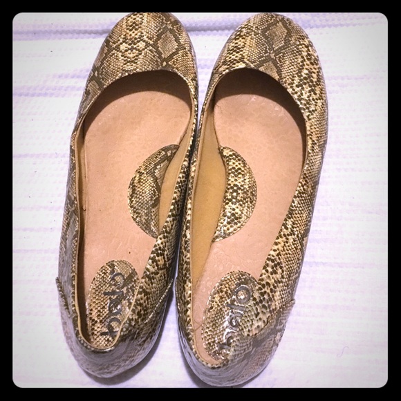 Snakeskin flats